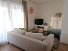 Chambre double avec salle de bain commune, a 2 min de la Croisette